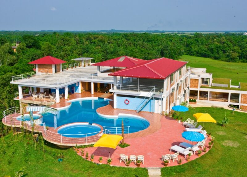 Does Nazimgarh Garden Resort Have Pool